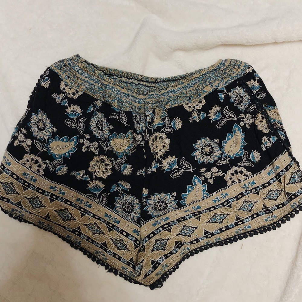 ANGIE patterned shorts